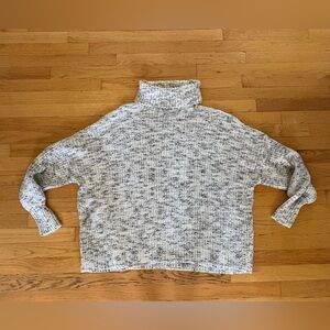 Aerie Knit Chillside
Turtleneck Sweater in Soft Muslim ~ Large